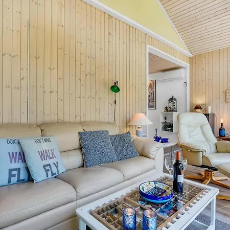 3 Bedroom Beautiful In Dom wakacyjny