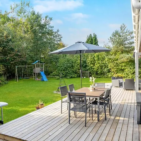 3 Bedroom Beautiful In Holiday home